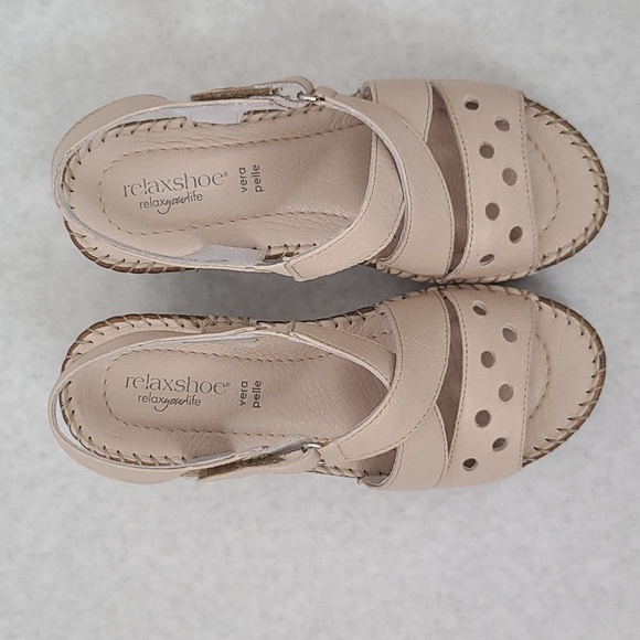 NEW Relaxshoe Women's Natural color Leather Wedge Air cushioned Sandals(Sz 6) - Picture 2 of 11